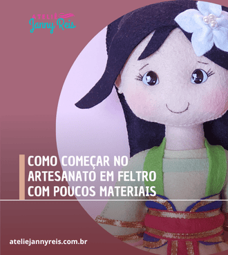 Boneca artesanal feita em feltro com vestido colorido, ao lado do título “Como começar no artesanato em feltro com poucos materiais”.
