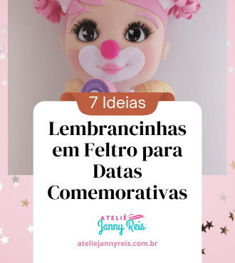 Bonequinha de feltro com maquiagem de palhacinha sorridente e laços rosa, com título “7 ideias de lembrancinhas em feltro para datas comemorativas”.