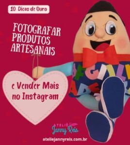 Boneco artesanal colorido em feltro segurando um coração com a frase “Fotografar produtos artesanais e vender mais no Instagram”, representando o tema do artigo do Ateliê Janny Reis sobre fotografia criativa para artesãs.