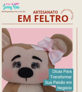 Macaquinha em feltro com laço rosa — artesanato em feltro criado à mão, representando o tema “Como lucrar com artesanato em feltro: dicas para transformar sua paixão em negócio”.