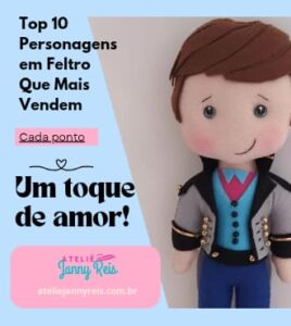 Boneco artesanal em feltro com roupa azul e jaqueta preta, representando o tema “Top 10 personagens em feltro que mais vendem” do Ateliê Janny Reis, com a frase “Um toque de amor” destacando o cuidado e o trabalho manual.